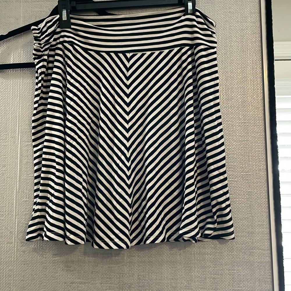 Black and white strip skirt